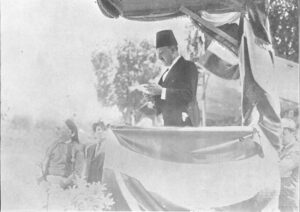 M'Hamed Chenik Vice-Président de la Section Indigène du Grand Conseil, prononçant son discours - 1928