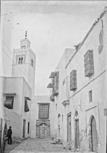 Tunisie , maisons d'Arabes riches et mosquée
