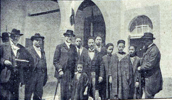 Visite des écoles à Sfax, lors du voyage d'études en Tunisie en avril 1900
