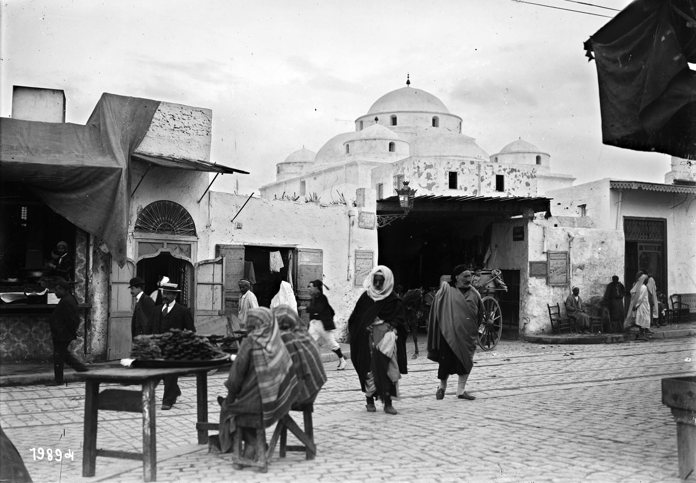 Tunisie , place Bab Souika 1912