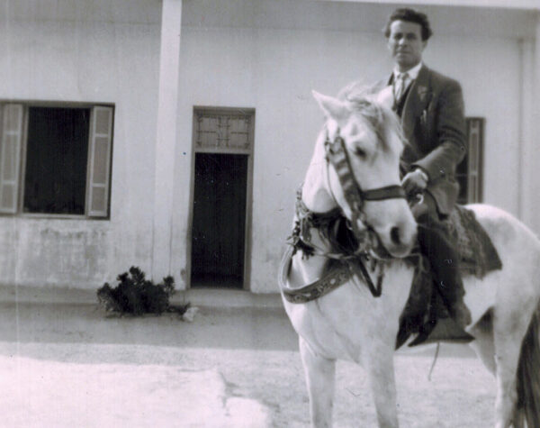 الوالد محمد بن حميدة بمدرسة الصندوق بسيدي بوزيد سنة 1960